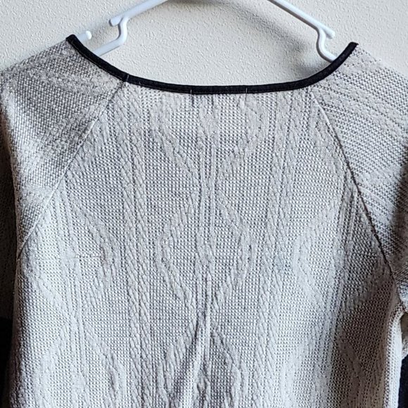 Monteau Light Gray/Black Scoop Neck Sweater Size Small - Picture 16 of 16